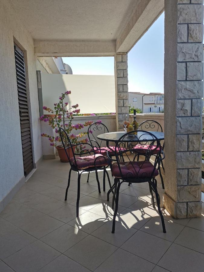 רוגוזניצה Bugenvila מראה חיצוני תמונה